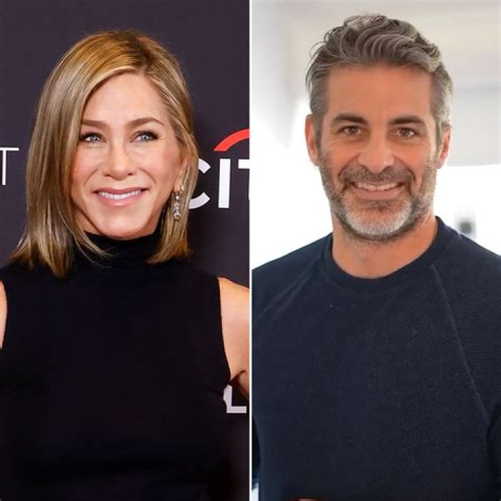 Matthew Perry's Relationship with Jennifer Aniston: Did They Date? - SarkariResult